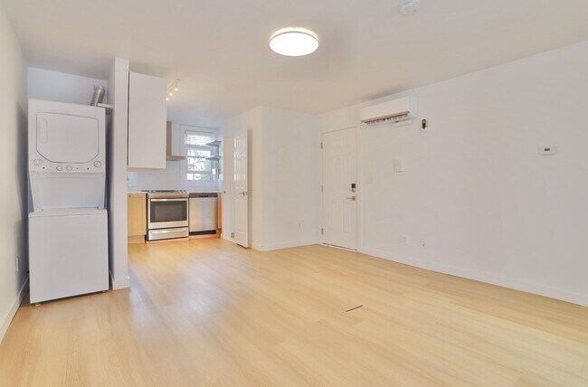Building Photo - 432 2nd St