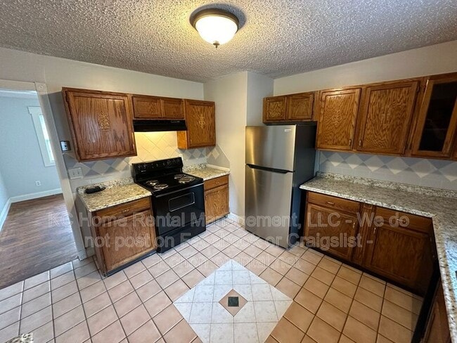 Building Photo - 10700 E 28th Terrace S