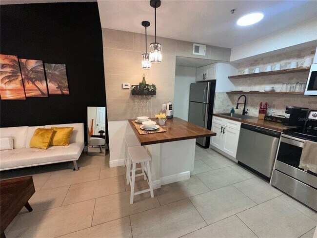 Building Photo - 2216 Grand Cayman Ct