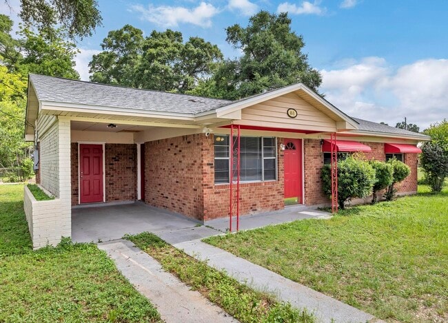 Building Photo - 460 School Ave