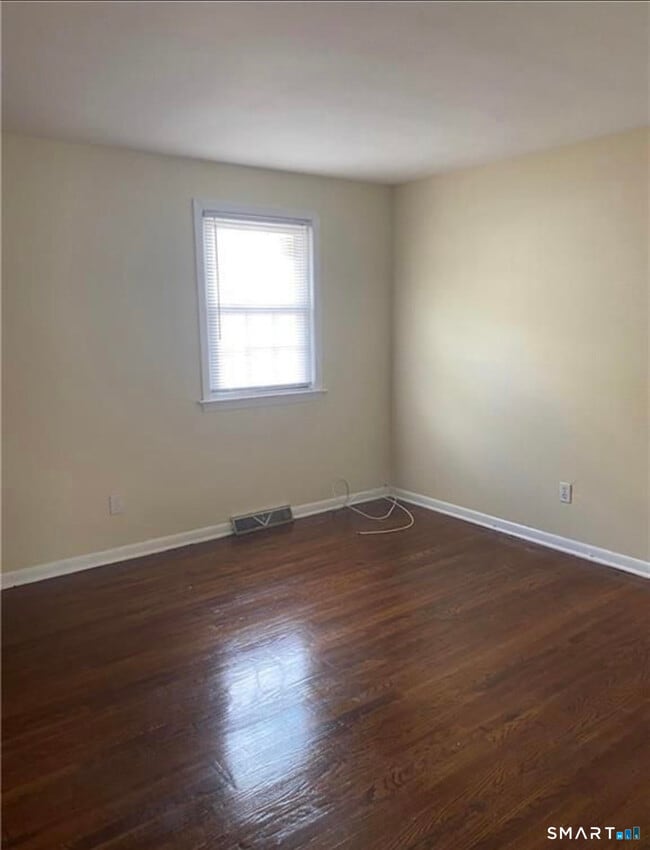 Building Photo - 27 Manila Ave