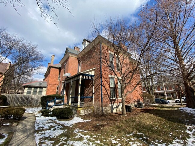 Building Photo - 885 Dennison Ave