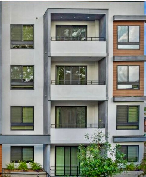 Building Photo - 423 Oak St