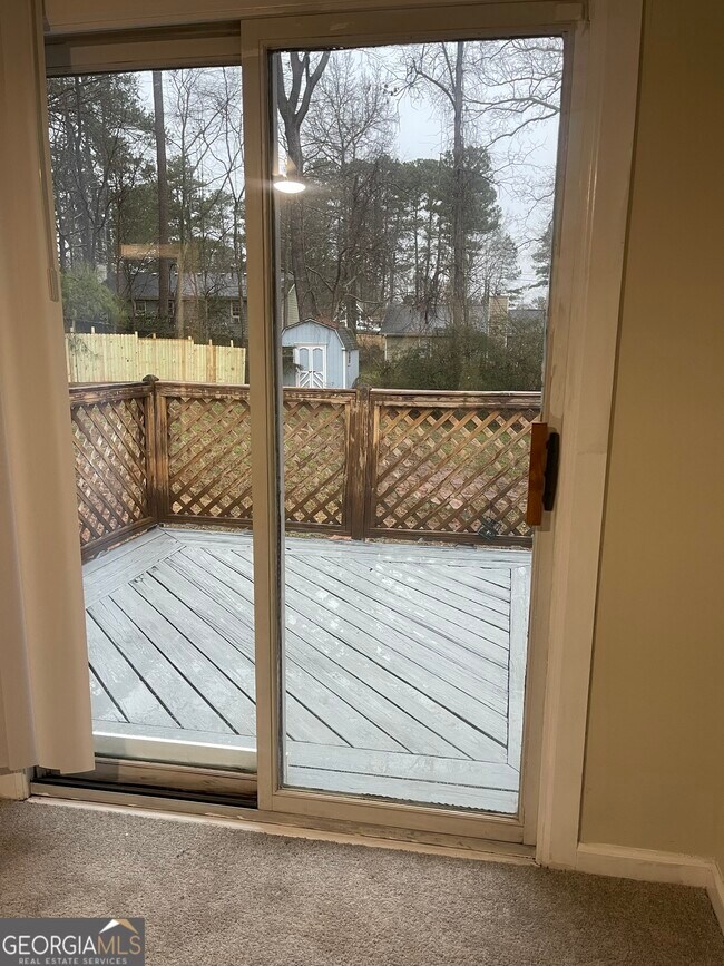 Building Photo - 1530 Pin Oak Ln SE