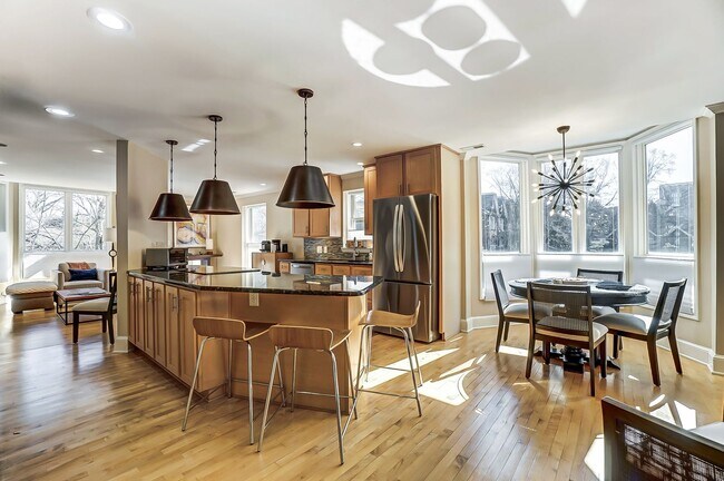 Building Photo - (Coming Soon) Fully Furnished Condo Uptown!!