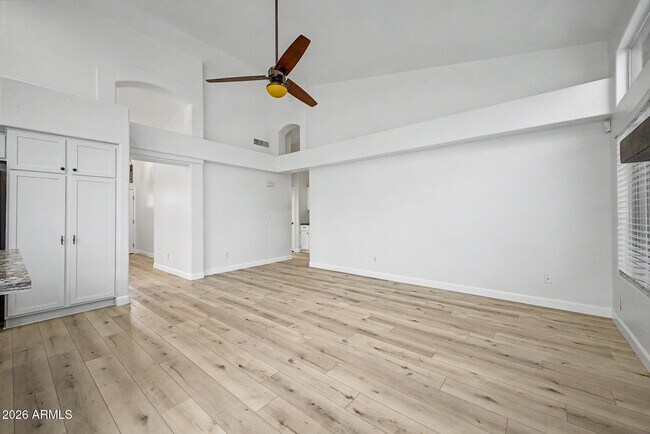 Building Photo - 1220 E Briarwood Terrace