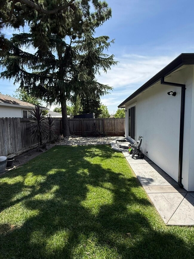 Building Photo - 3437 Madeira Way
