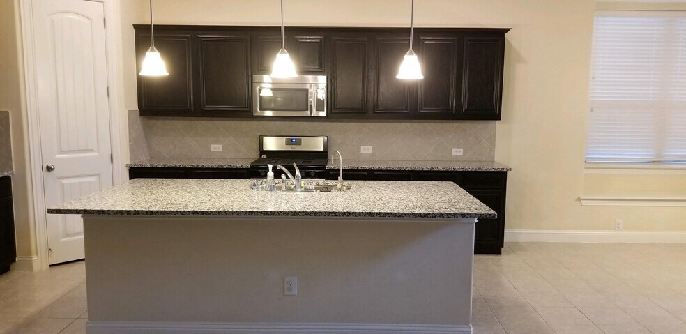 Building Photo - 10695 Villanova Dr