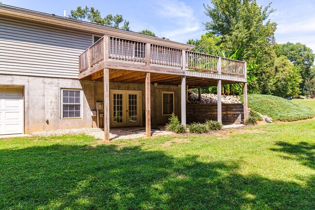 Building Photo - New Listing!