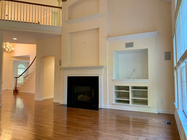 Building Photo - AMAZING Luxurious Residence, Near Educational Facilities, With Upscale Amenities!