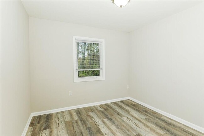 Building Photo - 166 Anderson Ave NW