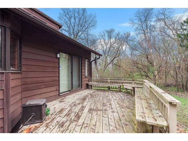 Building Photo - 5880 Christmas Lake Rd