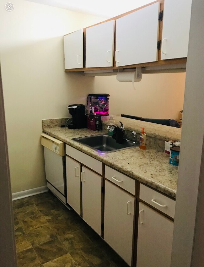 Building Photo - 102 Calhoun St