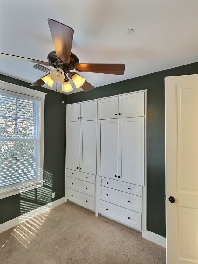Building Photo - Commercial/Residential 3 Bedroom 3 Bath Cottage Close to Downtown Ocean Springs
