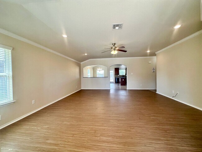 Building Photo - 9917 Desperado Dr