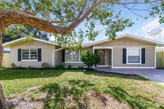 Building Photo - 1805 16th Ave Dr W