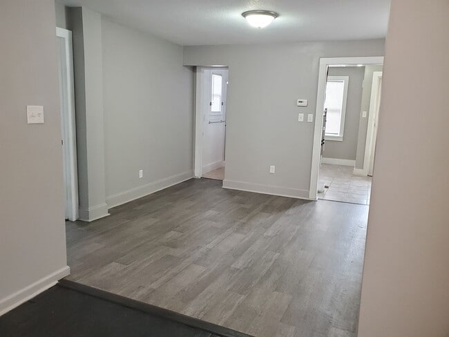 Building Photo - Very nice and recently remodeled 2BR rancher with 1 car garage