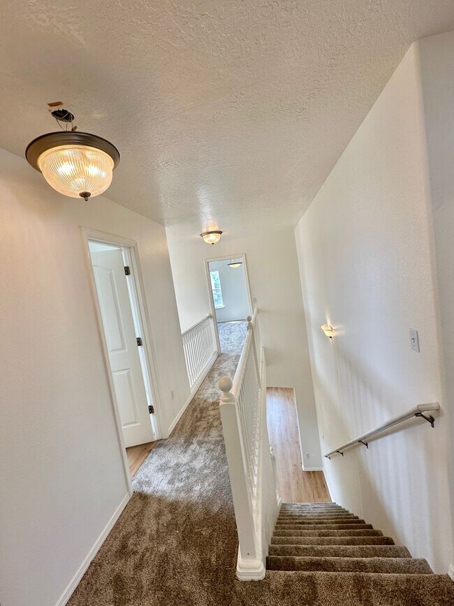 Building Photo - Newly Renovated Expansive Multi story 4 be...