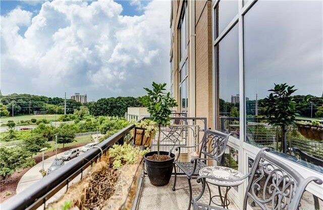 Building Photo - 1133 Metropolitan Ave