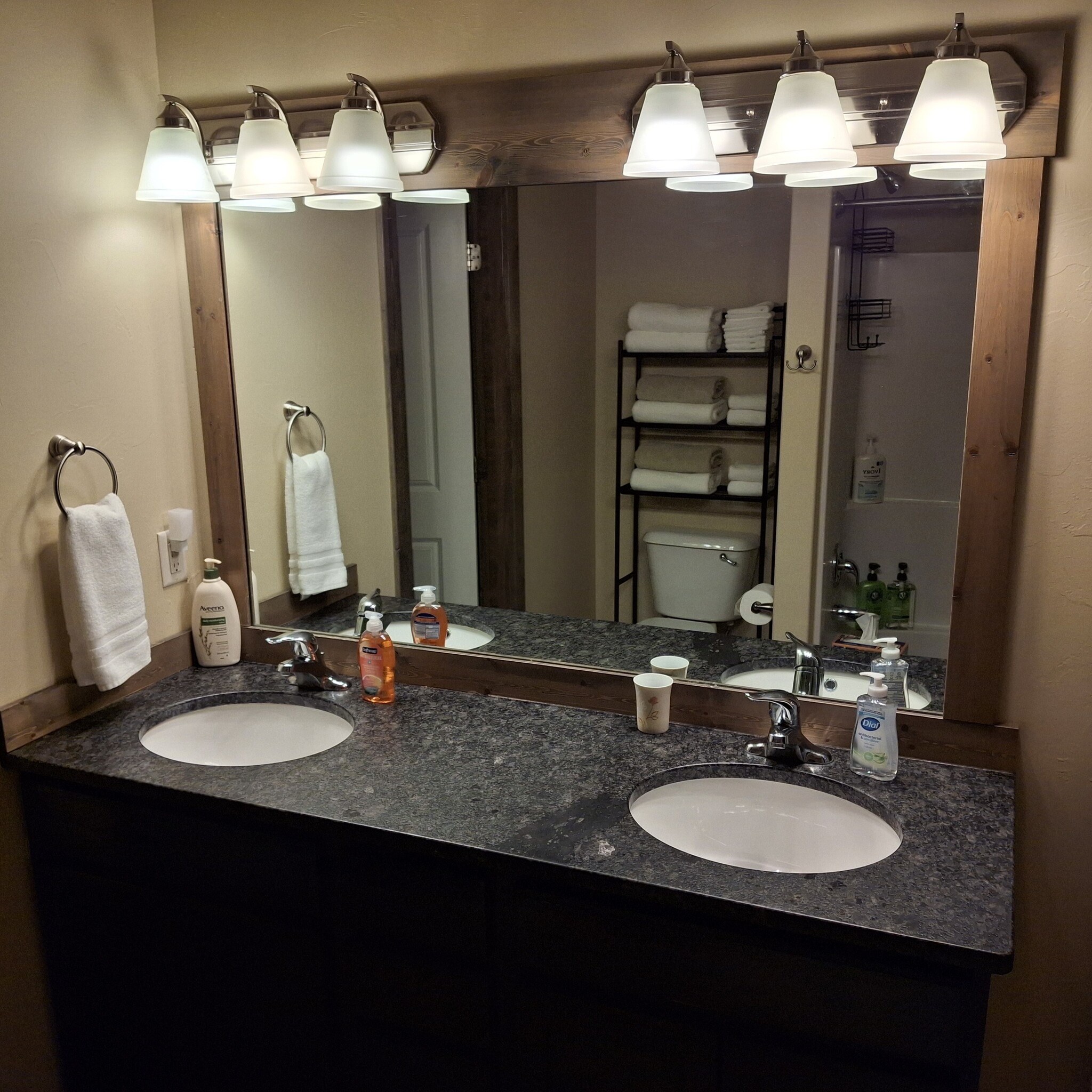 Building Photo - 161 Tail Feather Ln