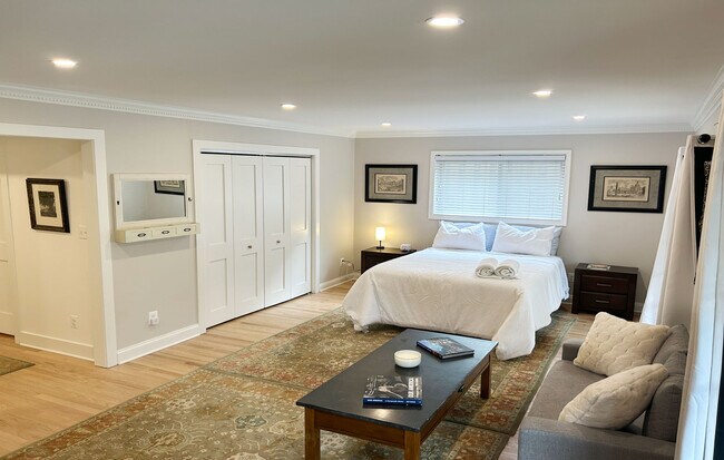 Building Photo - 6427 83rd Pl