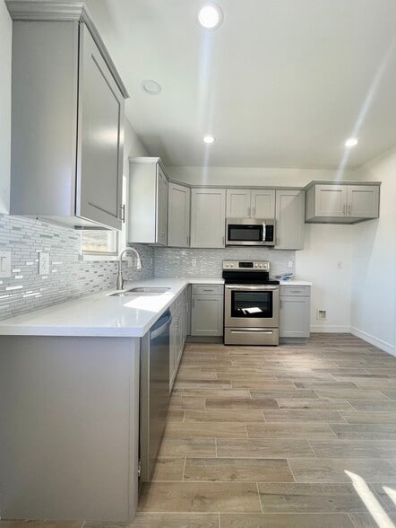 Building Photo - 2507 Ave G