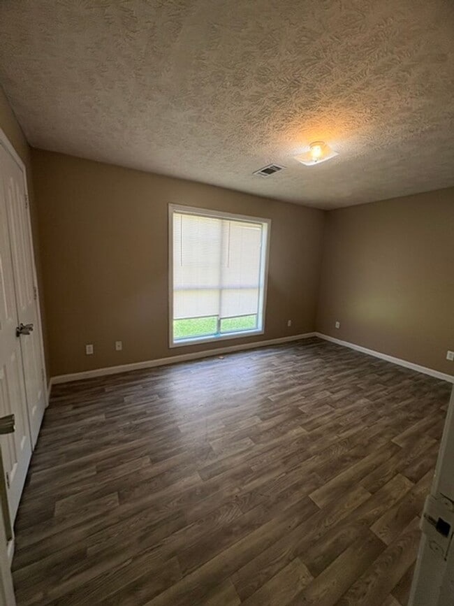 Building Photo - Renovated 3 Bedroom 2 Bath Home for Rent!