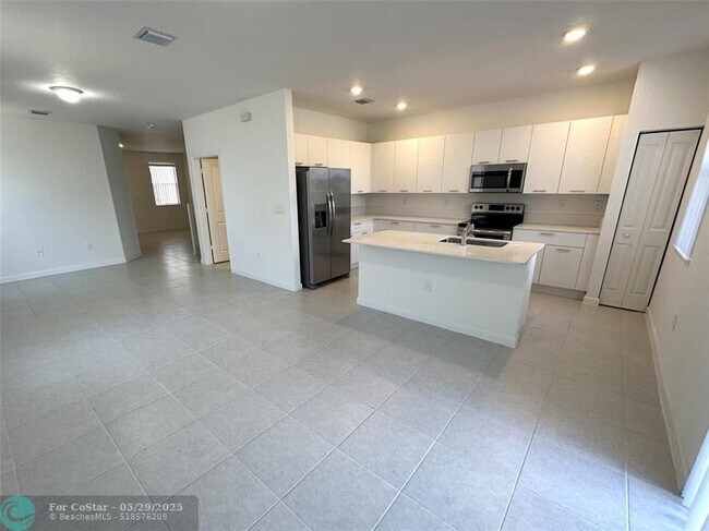 Building Photo - 12901 NW 23rd Pl