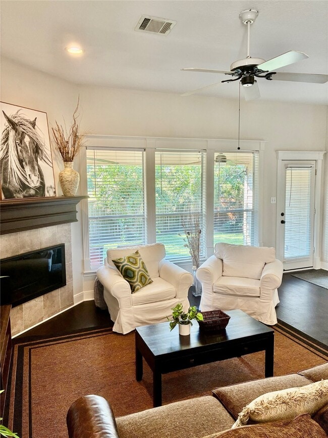 Building Photo - 435 N Rivershire Dr