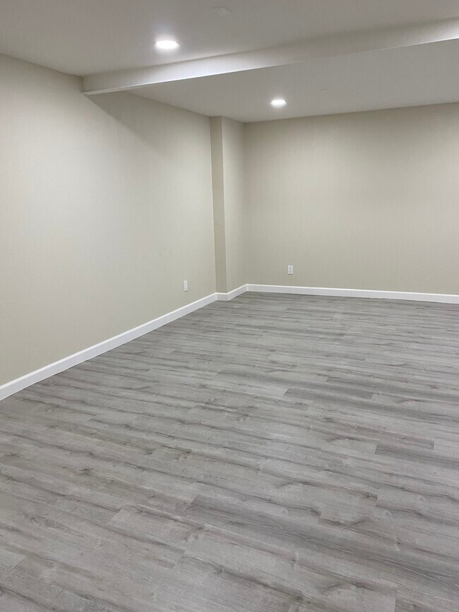Closet - 968 Cinnabar St