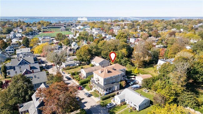 Building Photo - 14 Dresser St