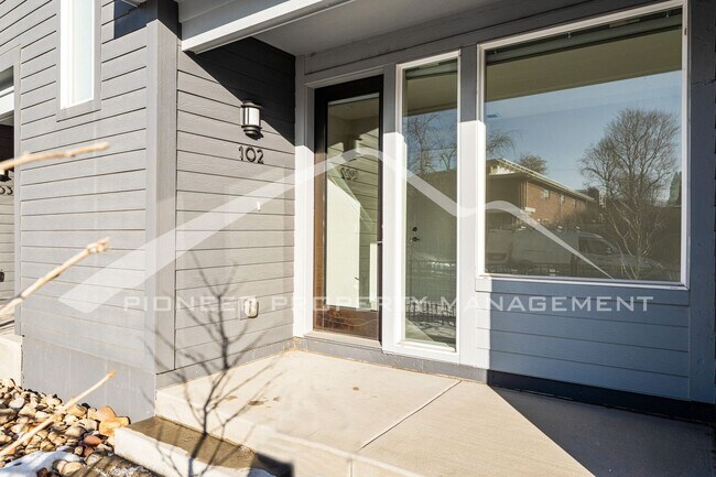 Building Photo - Modern home with 2-Car Attached Garage and Central AC!