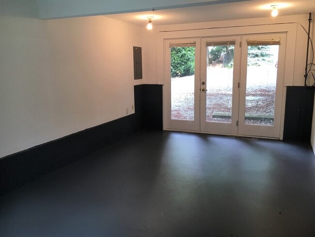 Building Photo - Beautiful 4 Bedroom Gem – Walk to Juanita Beach! Up to $1500 incentive!