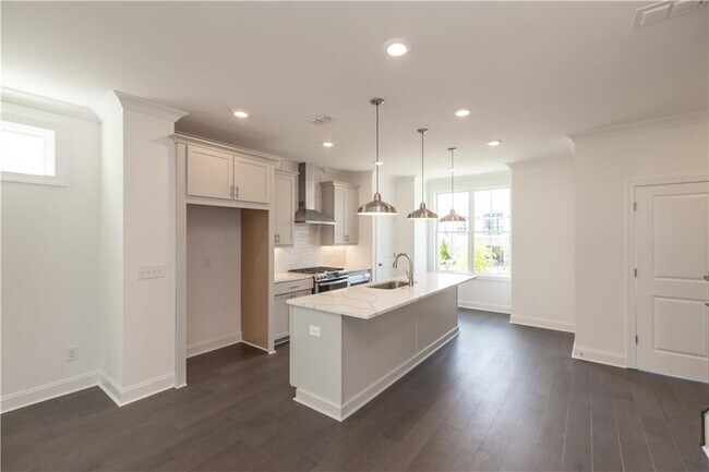 Building Photo - 530 Healy Dr