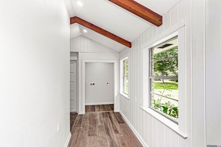 Building Photo - 535 Thornwood Dr