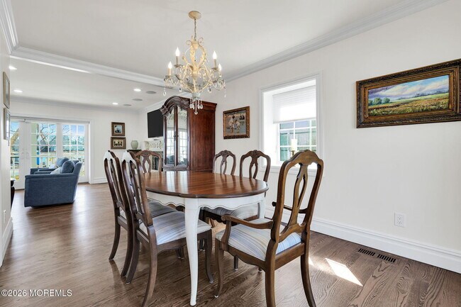 Building Photo - 606 North Blvd