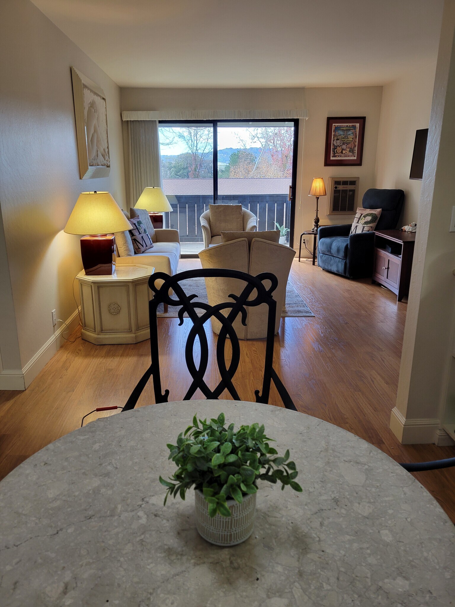 Dining - 1467 Marchbanks Dr