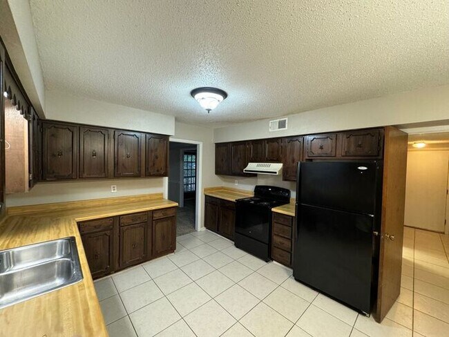 Building Photo - Gulf Breeze - The Oaks - 3 bedroom, 2.5 bathroom