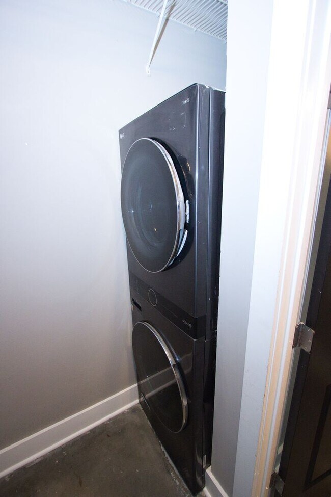 Building Photo - 1195MT