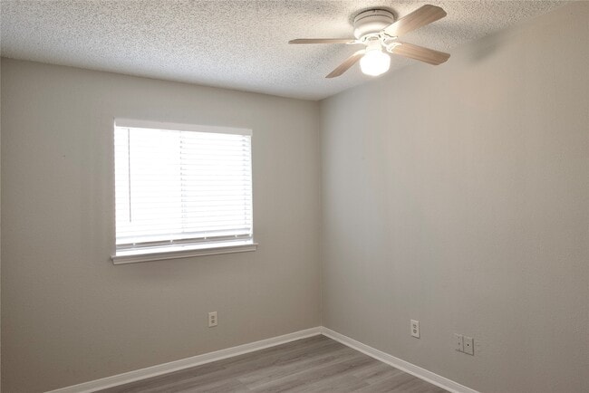 Building Photo - 3418 Green Fields Dr