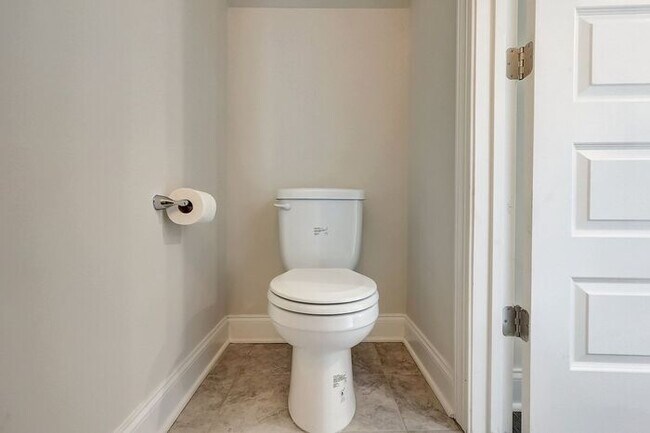 Building Photo - 1001 Lifford Ln