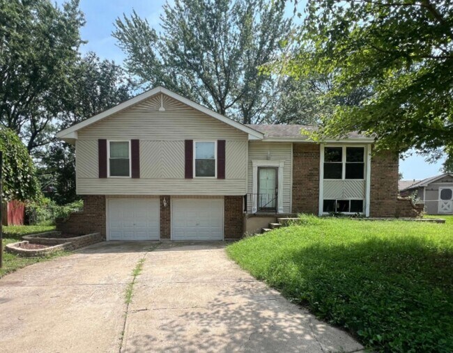 Primary Photo - Coming Soon: Quiet Cul-de-Sac Home with Bo...