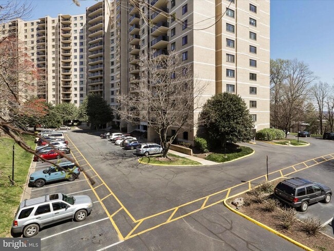 Primary Photo - 203 Yoakum Pkwy