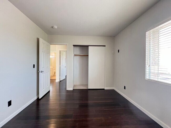 Building Photo - Beautiful and well-maintained two-story home in summerlin