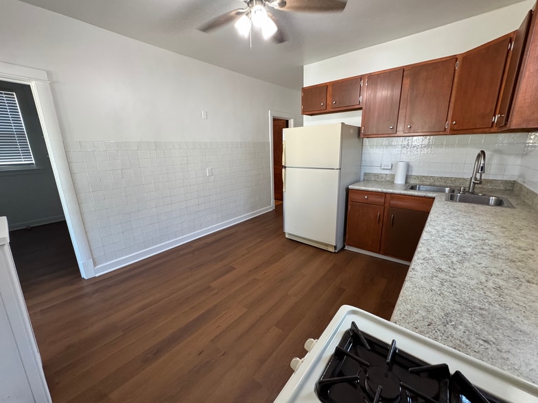 Kitchen - 2127 Highland Ave