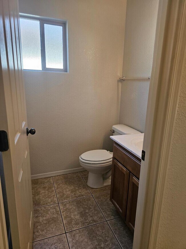 Building Photo - 900 Estancia Dr