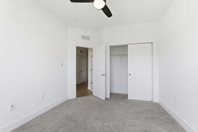 Building Photo - Beautiful 4 BR/4.5 BA EOG Townhome in Laurel!