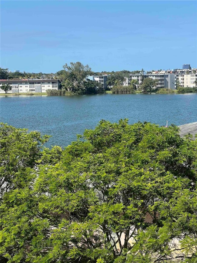 Building Photo - 1401 NE Miami Gardens Dr