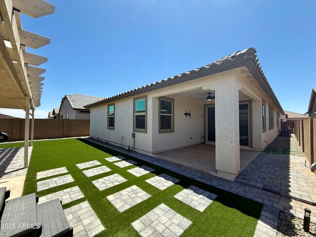 Building Photo - 3266 E Wild Dr