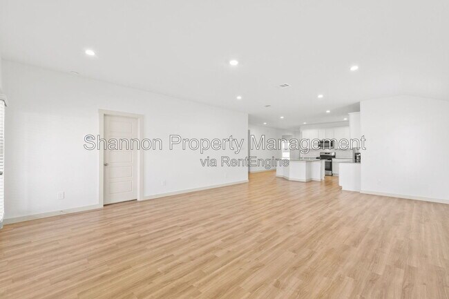 Building Photo - 7915 Murciana Dr